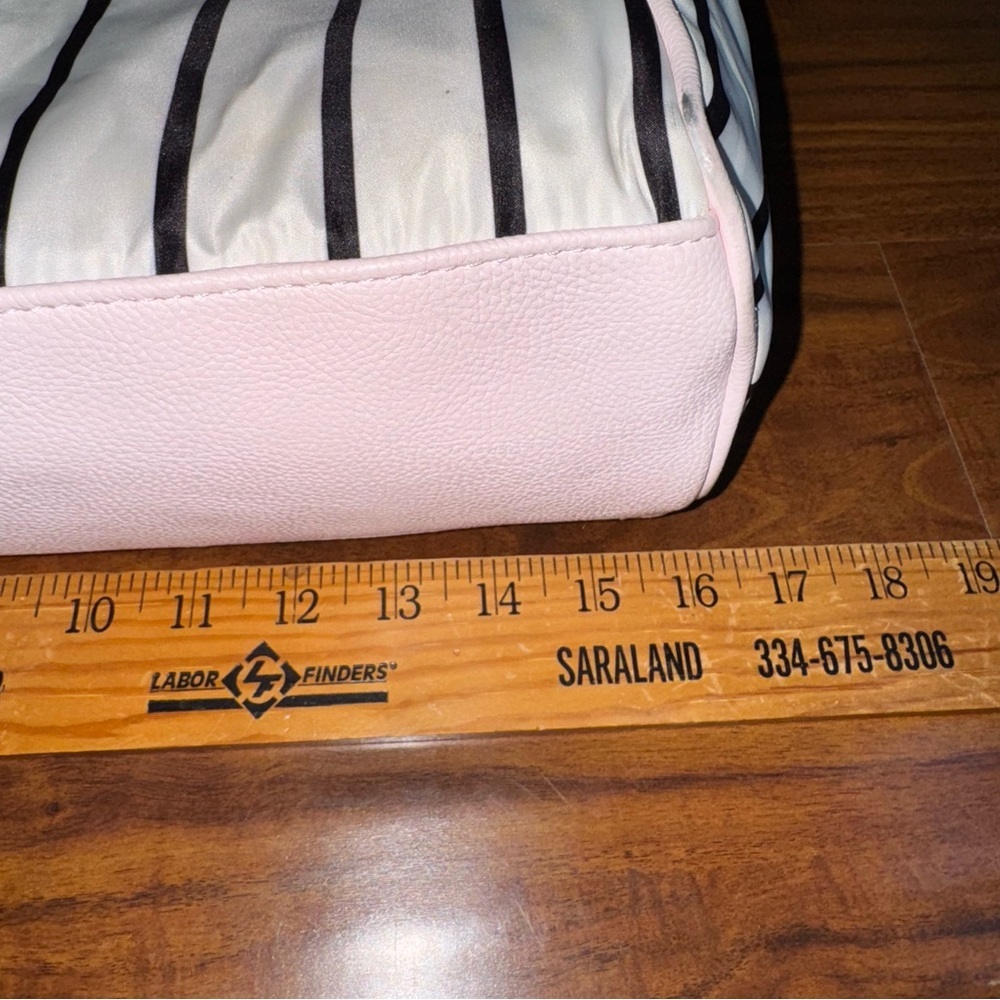 Betsey Johnson Diaper Baby Bag Pink Black Roses Like New - Picture 5 of 5